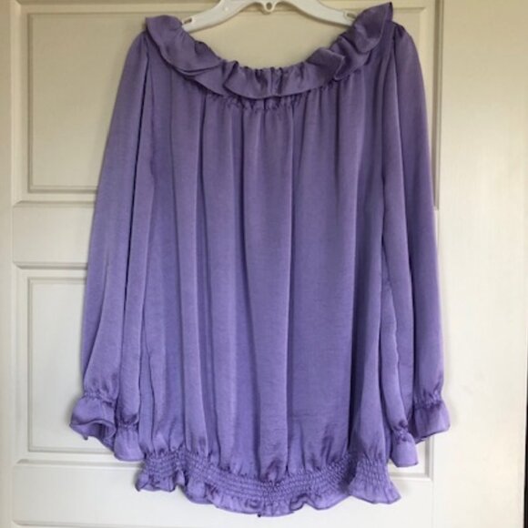 Beautiful Lavender Blouse - size Medium - Picture 2 of 8